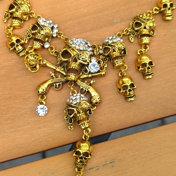 Ornate Gold Skull Alloy Jewel Necklace with Gothic Design - New - Picture 3 of 4